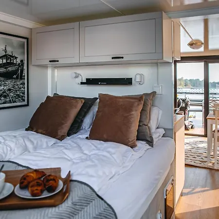 Yacht Hotel - Houseboat - Pedal Boat, Motorboat Free Mielno  Eksteriør bilde