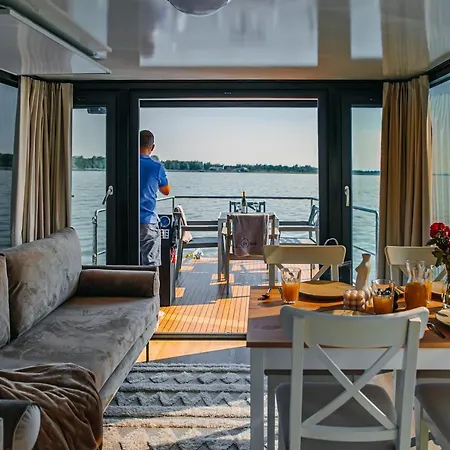 Yacht Hotel - Houseboat - Pedal Boat, Motorboat Free Mielno  Eksteriør bilde