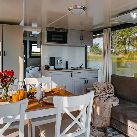 Yacht Hotel - Houseboat - Pedal Boat, Motorboat Free Mielno  Eksteriør bilde