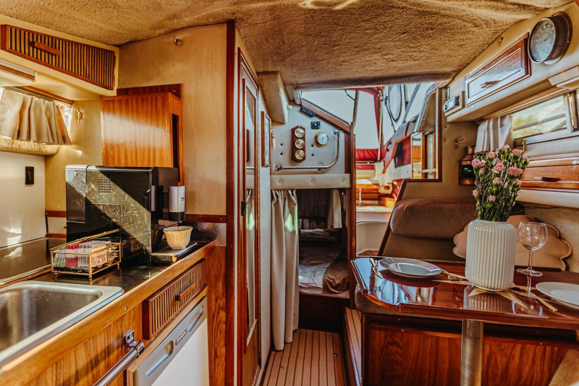 Yacht - Houseboat - Pedal Boat, Motorboat Free Botel Mielno (Koszalin)